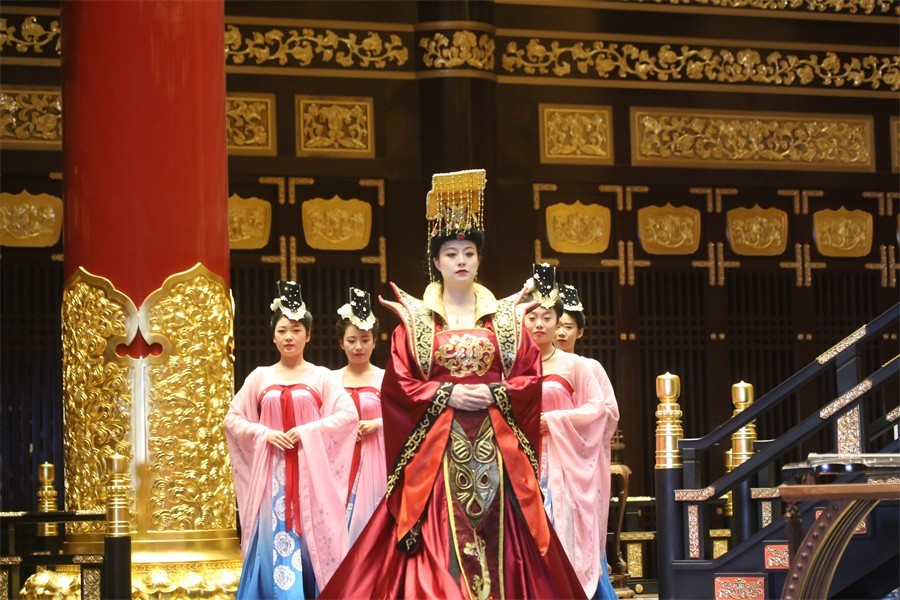 阳春三月下洛阳明堂偶遇武媚娘