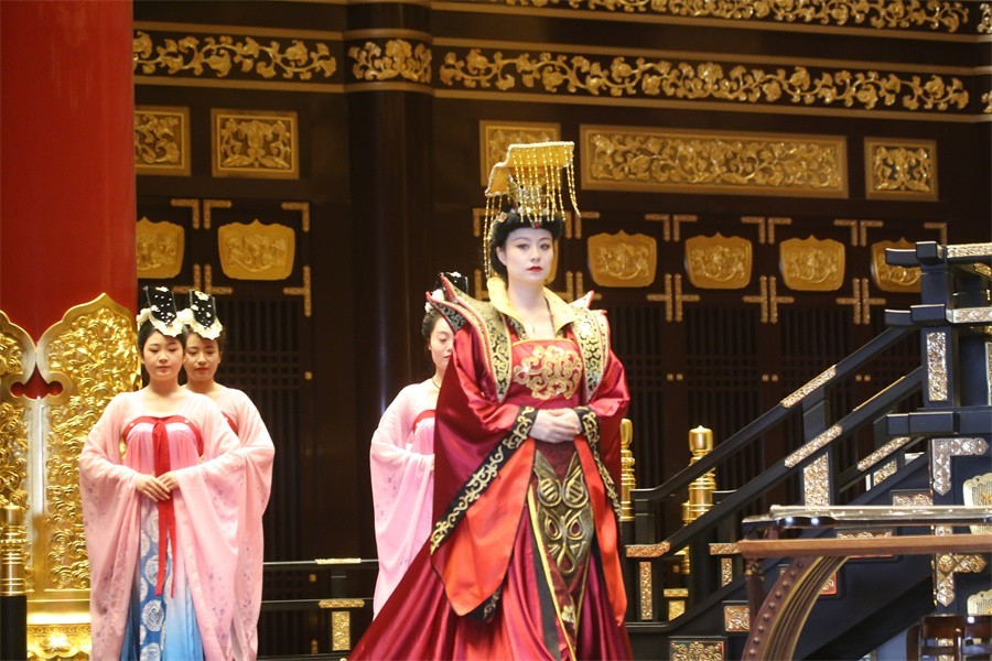 阳春三月下洛阳明堂偶遇武媚娘