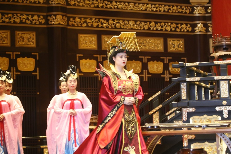 阳春三月下洛阳明堂偶遇武媚娘