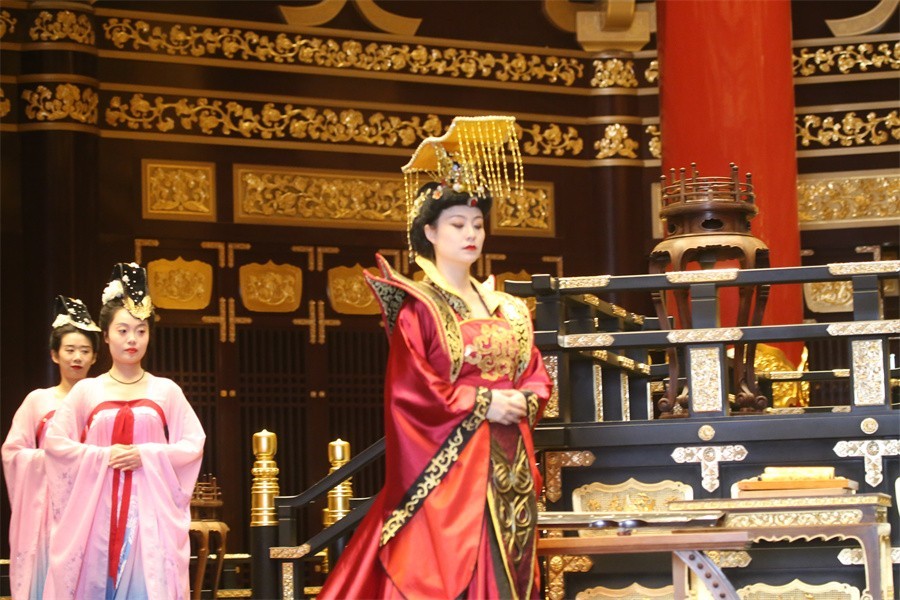 阳春三月下洛阳明堂偶遇武媚娘