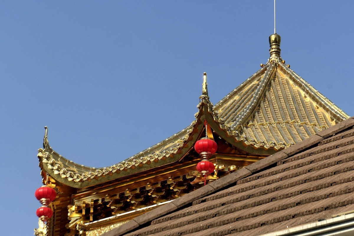 繁荣的光谷广场和步行街