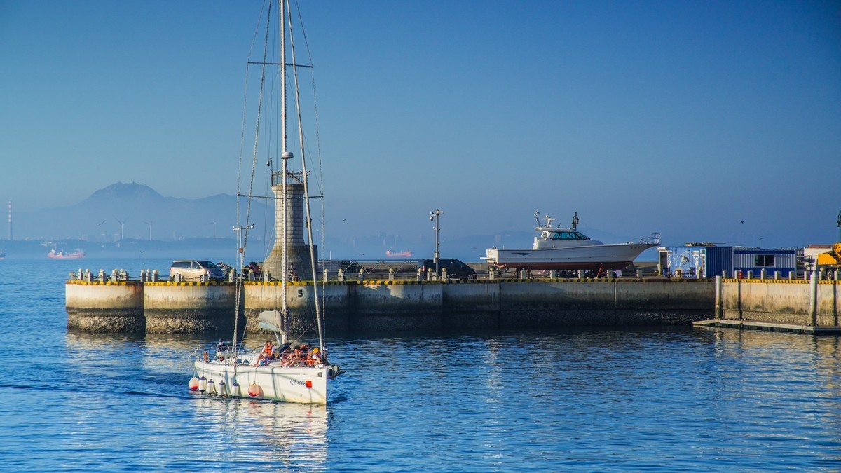 浪 漫 的 东 港 （ 一 ）