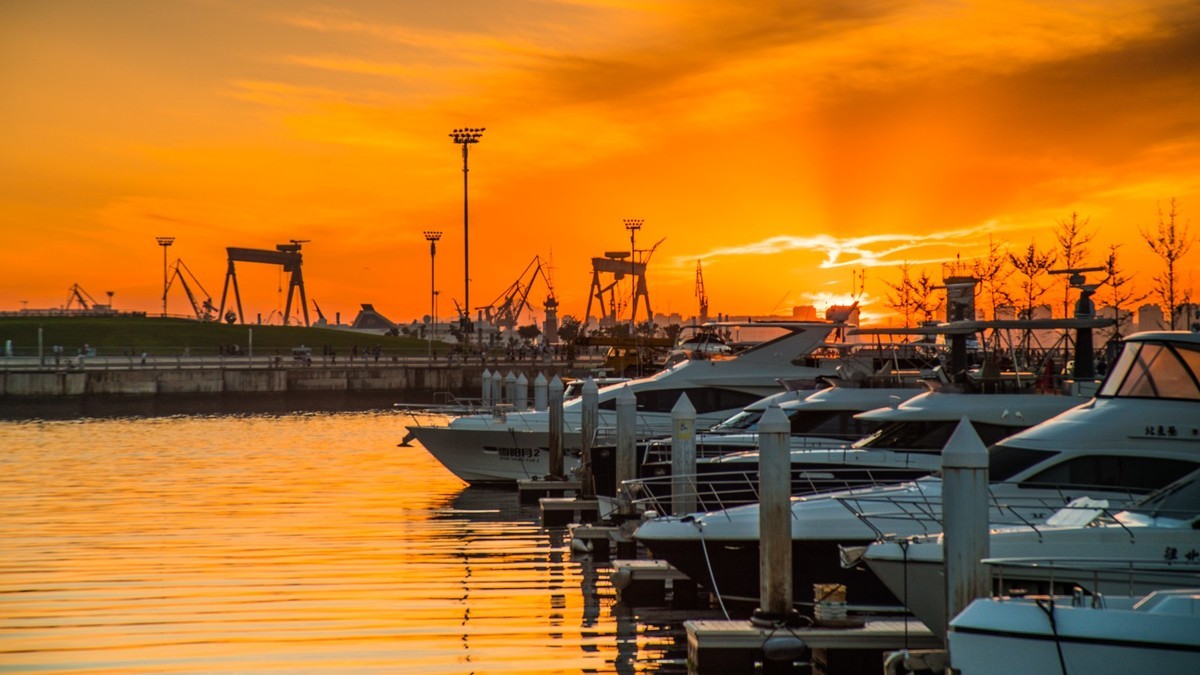 浪 漫 的 东 港 （ 一 ）