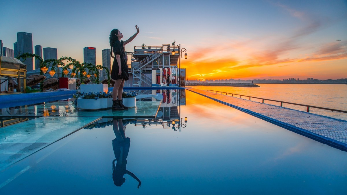 浪 漫 的 东 港 （ 一 ）