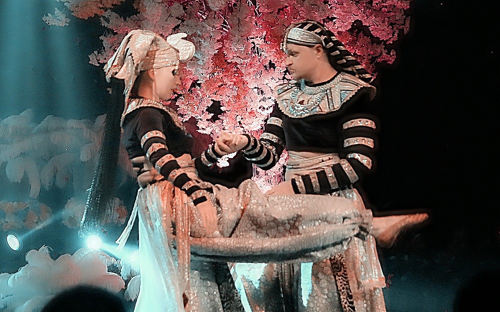 《不老松：纪实摄影》海拉尔文艺晚会！俄罗斯人的表演！ (3)