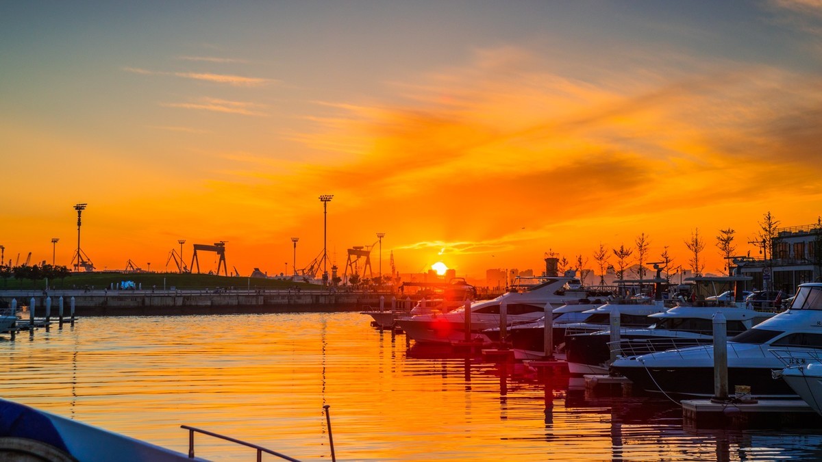 浪 漫 的 东 港 （ 一 ）