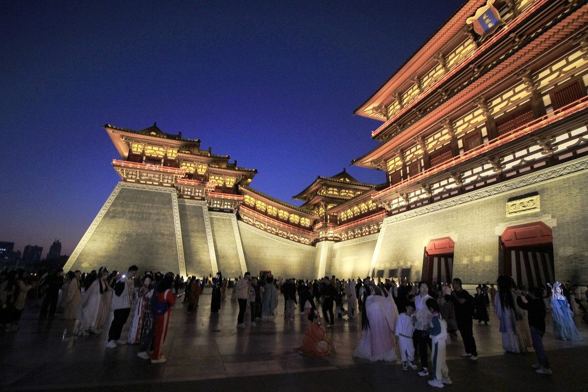 傍晚的洛阳应天门博物馆