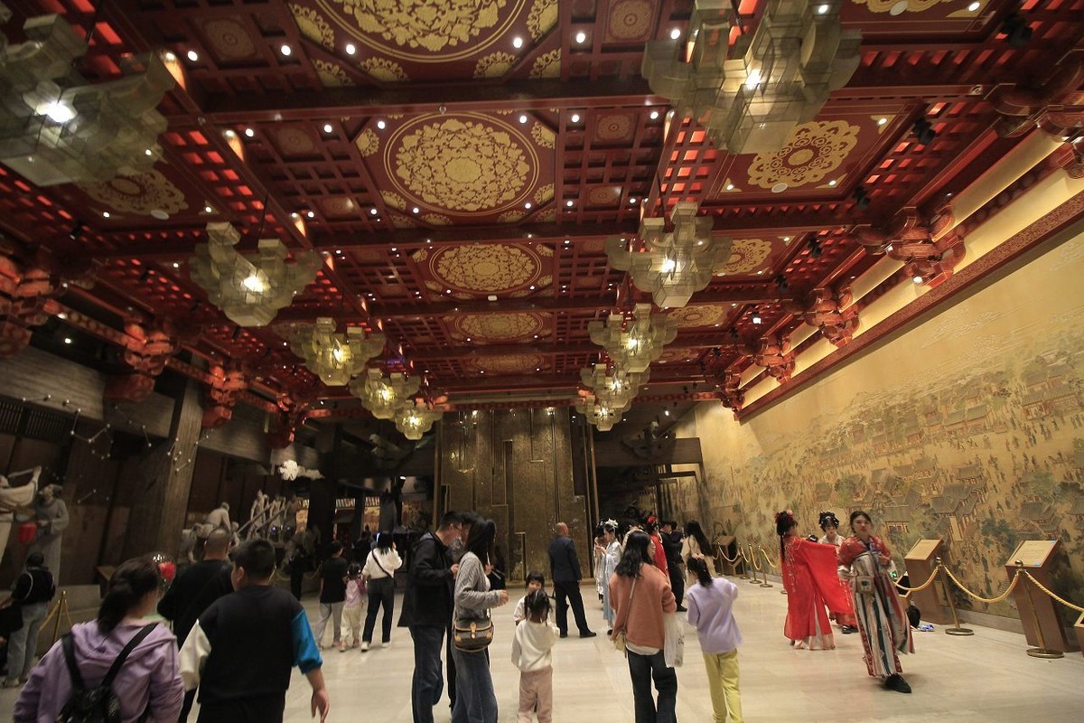 傍晚的洛阳应天门博物馆