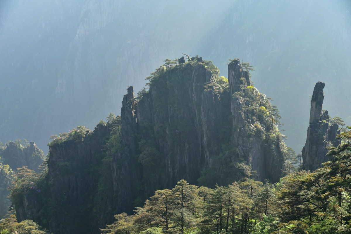 一生痴绝处，无梦到徽州。天下黄山（二）