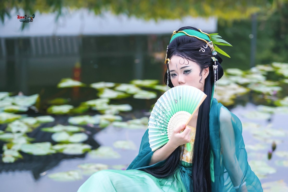 【湖边青蛇少女】---琳琳