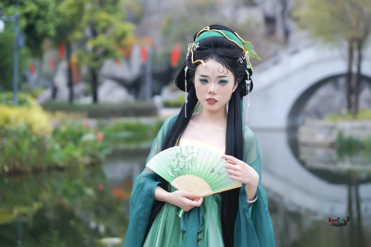 【湖边青蛇少女】---琳琳