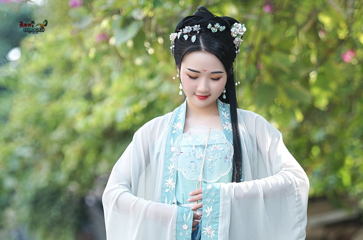 【八月天汉服美女】--小董