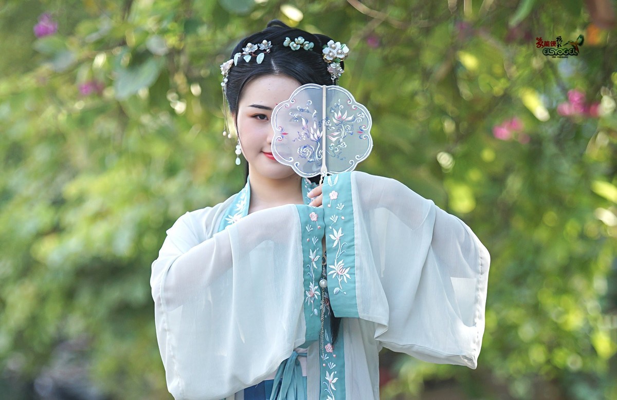 【八月天汉服美女】--小董