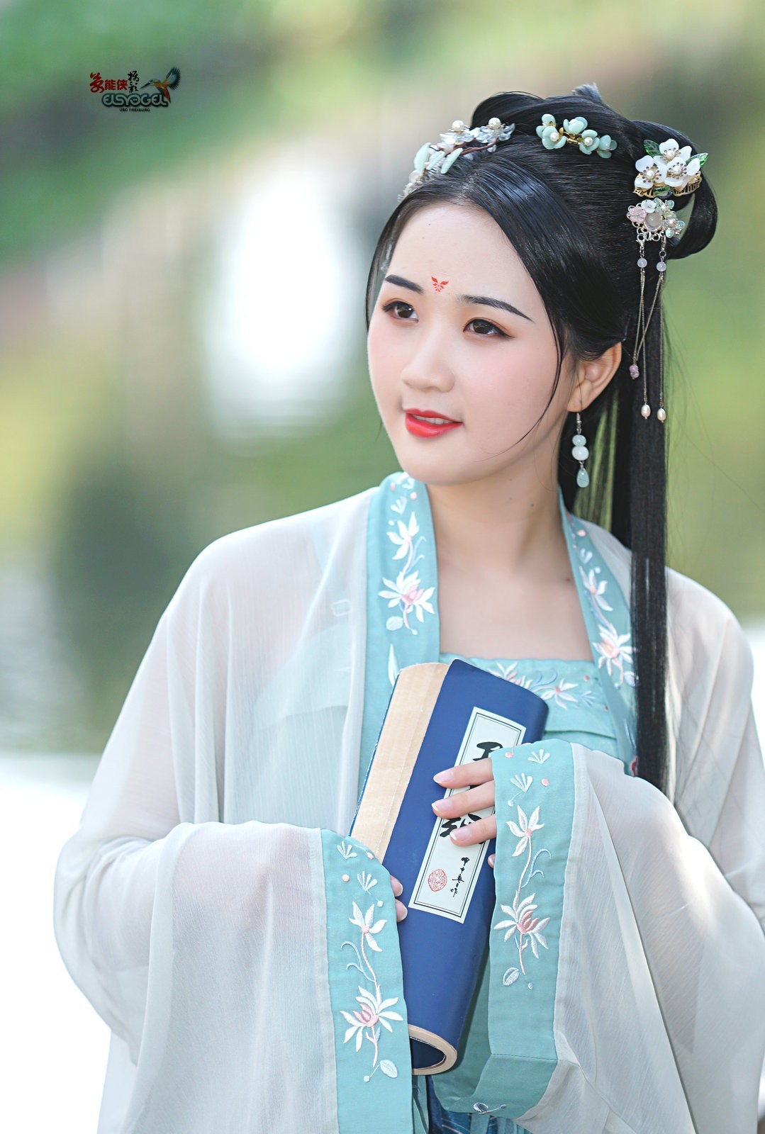 【八月天汉服美女】--小董