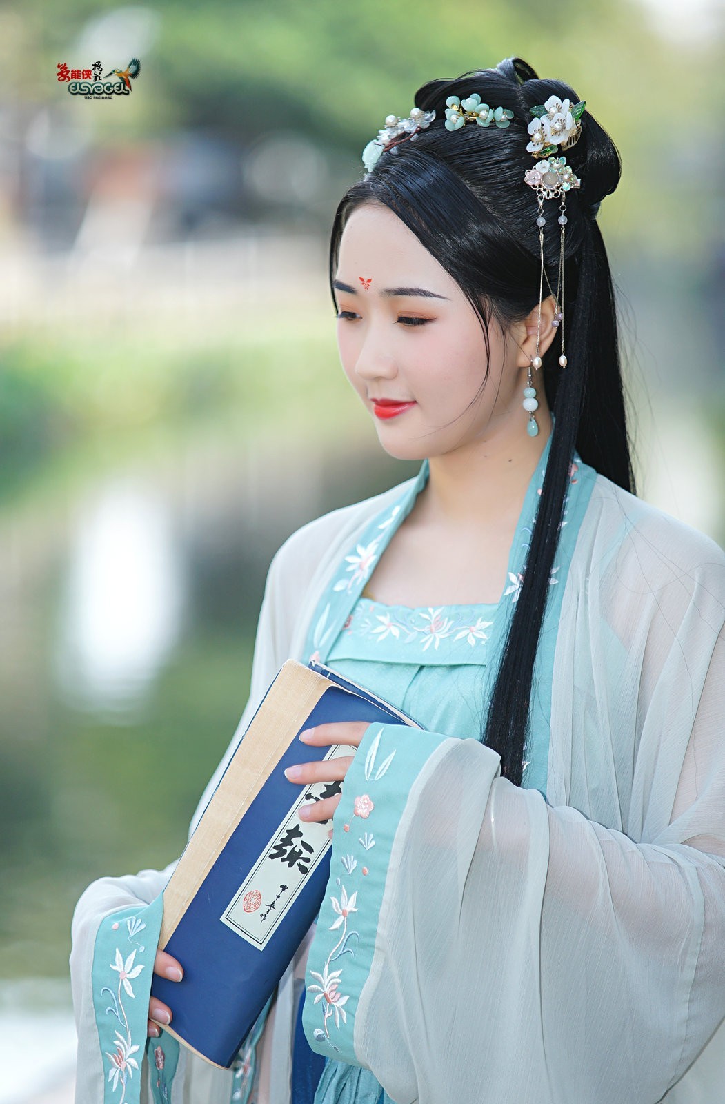 【八月天汉服美女】--小董