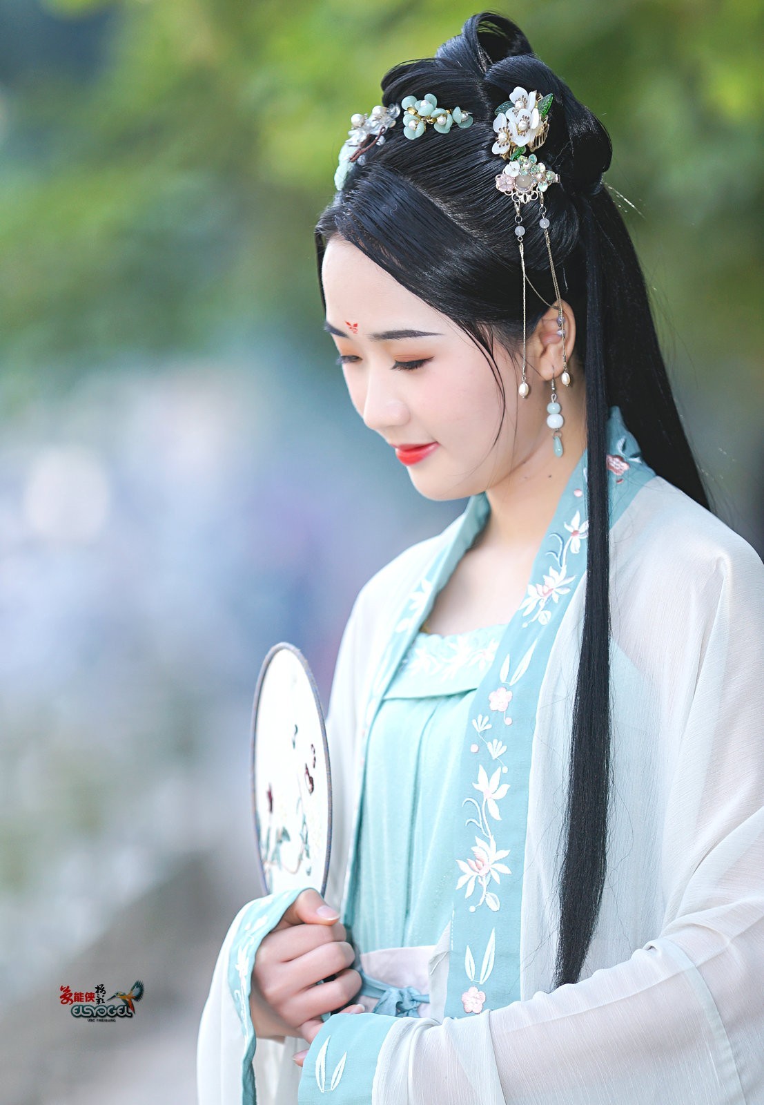 【八月天汉服美女】--小董