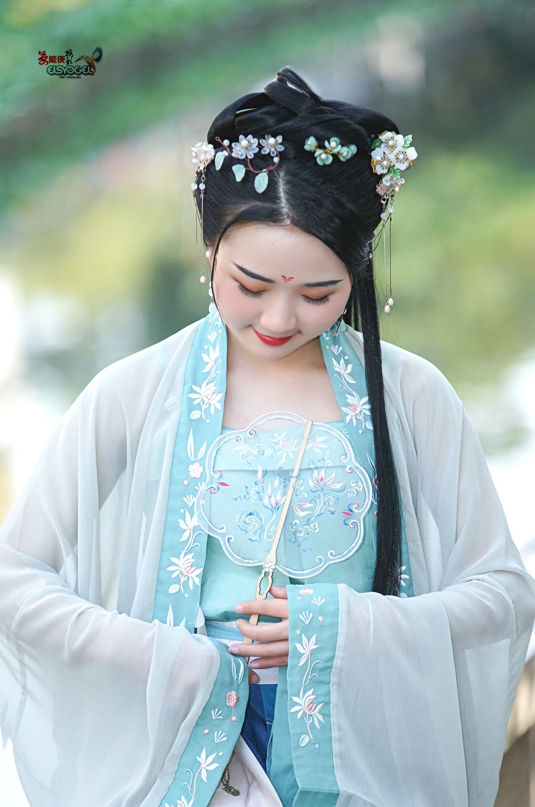 【八月天汉服美女】--小董