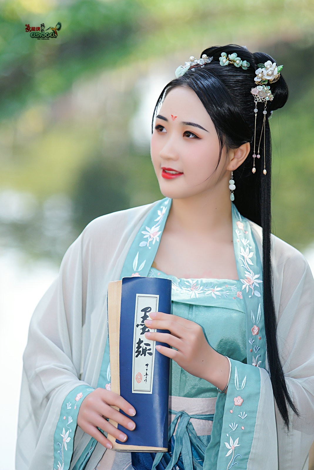 【八月天汉服美女】--小董