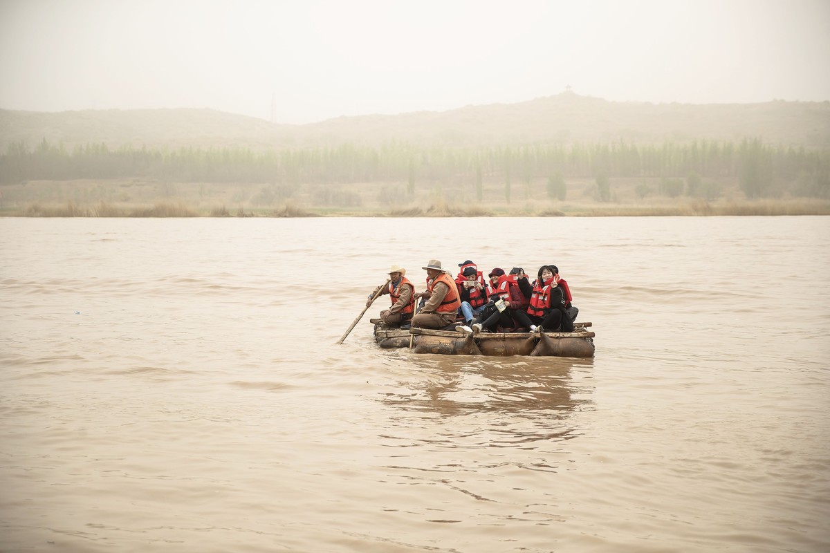 黄河上的羊皮筏子