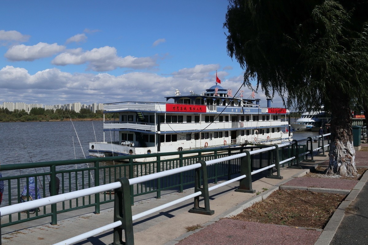 松花江哈尔滨道外区段江畔35