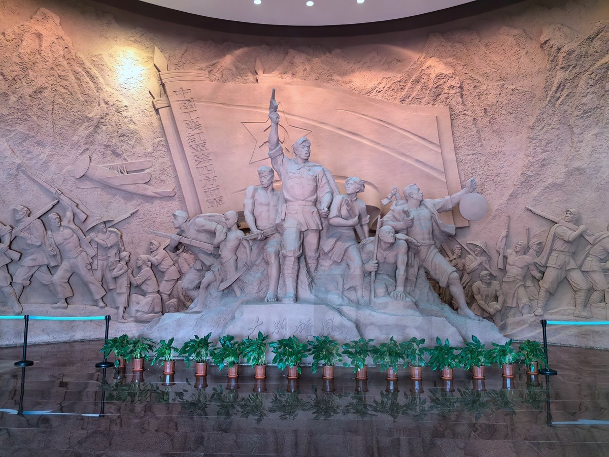 再访红安*雄姿再现（雕塑）——中华行摄