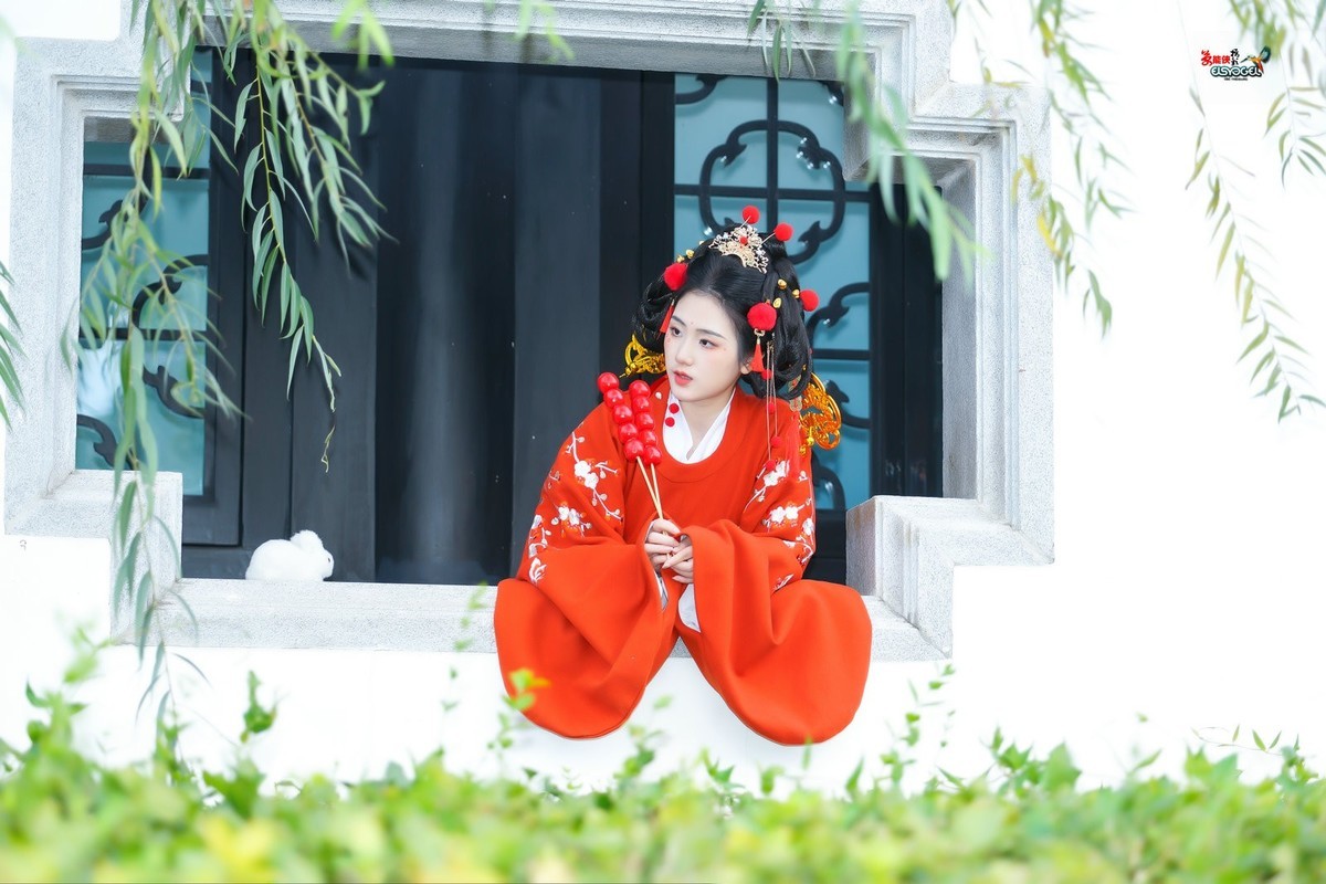 【新年财神少女】--- 半鹿