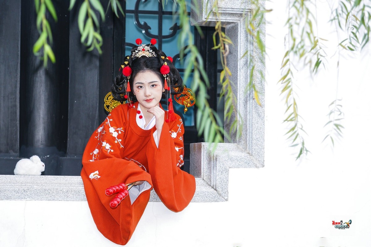 【新年财神少女】--- 半鹿