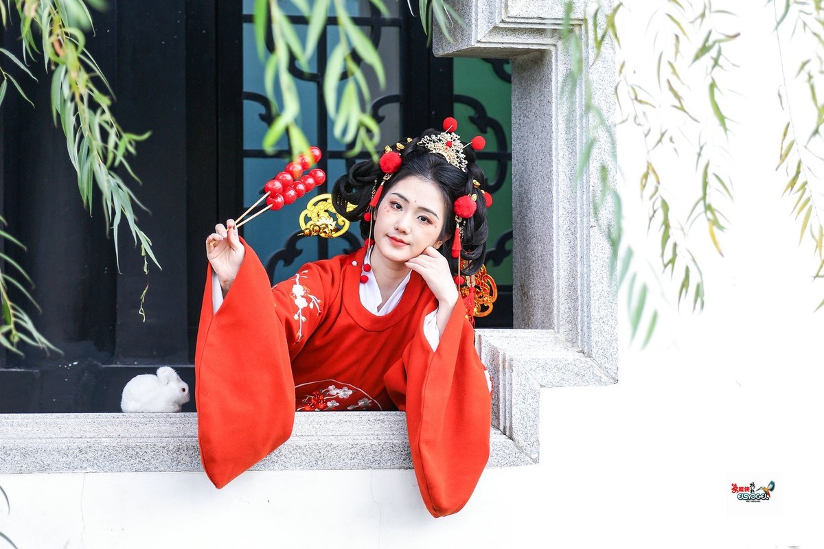 【新年财神少女】--- 半鹿