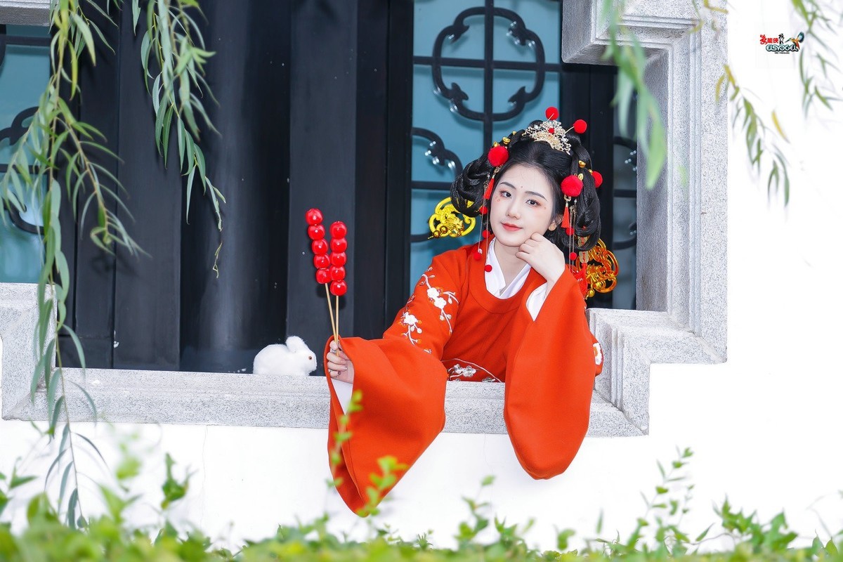 【新年财神少女】--- 半鹿