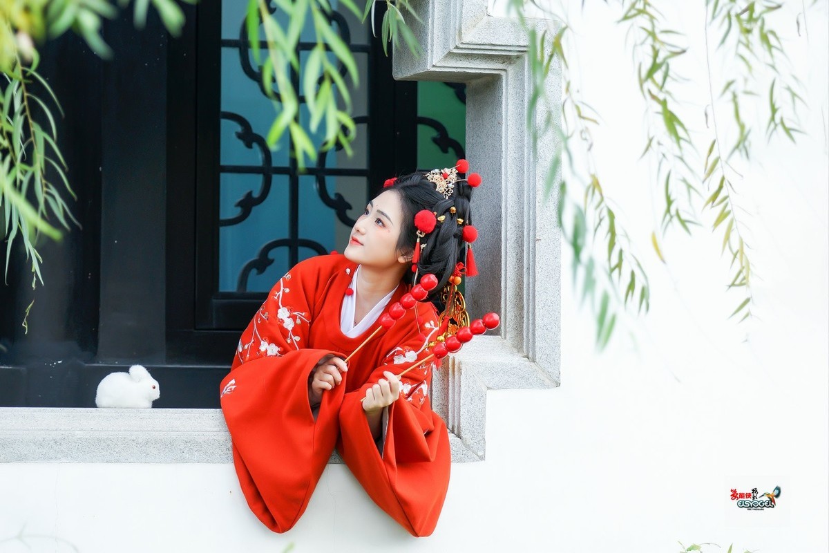 【新年财神少女】--- 半鹿