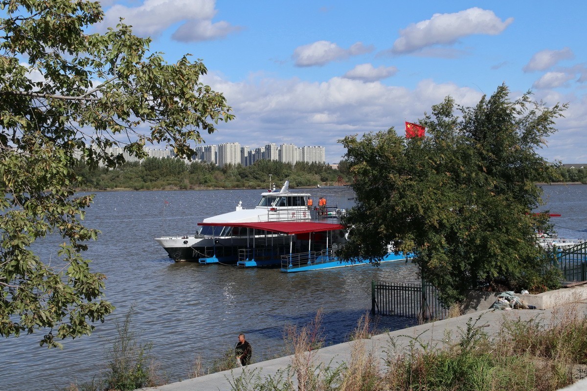 松花江哈尔滨道外区段江畔35