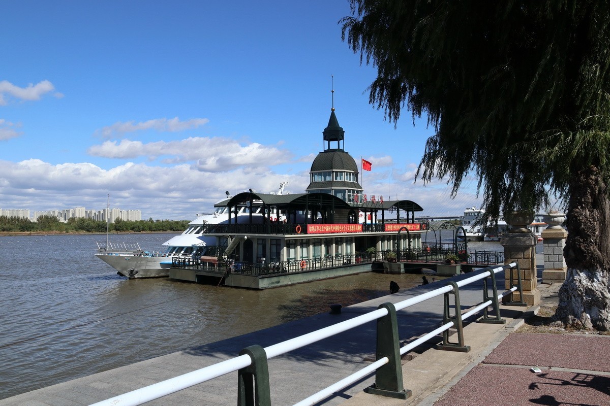 松花江哈尔滨道外区段江畔35