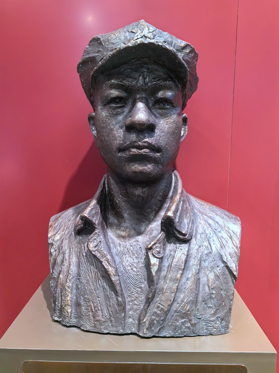 再访红安*雄姿再现（雕塑）——中华行摄