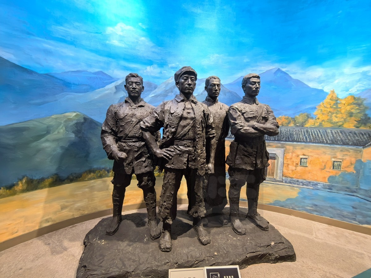 再访红安*雄姿再现（雕塑）——中华行摄