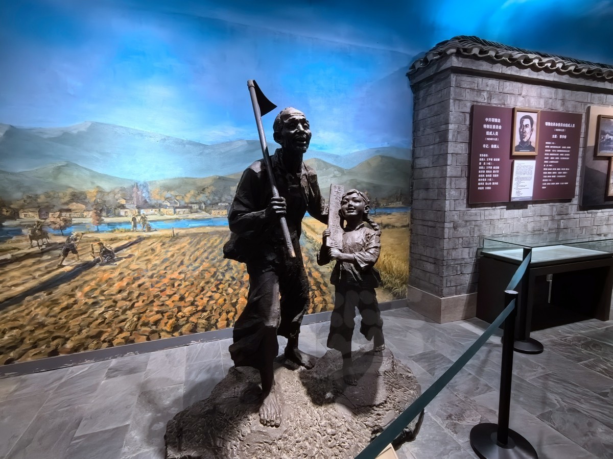 再访红安*雄姿再现（雕塑）——中华行摄