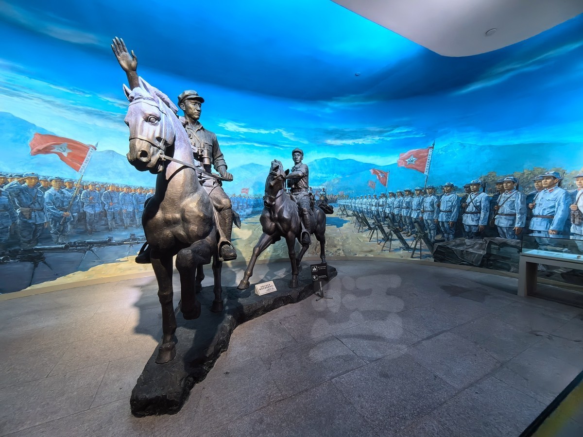 再访红安*雄姿再现（雕塑）——中华行摄