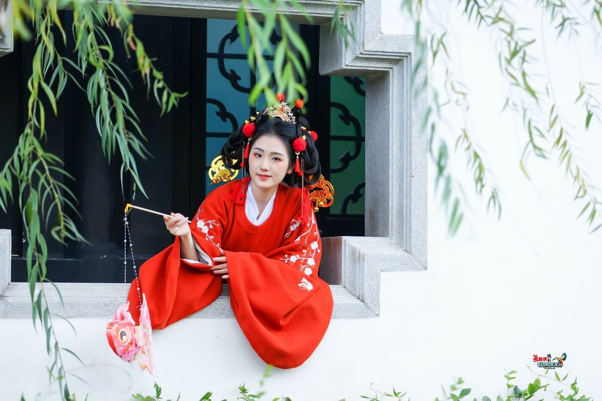 【新年财神少女】--- 半鹿