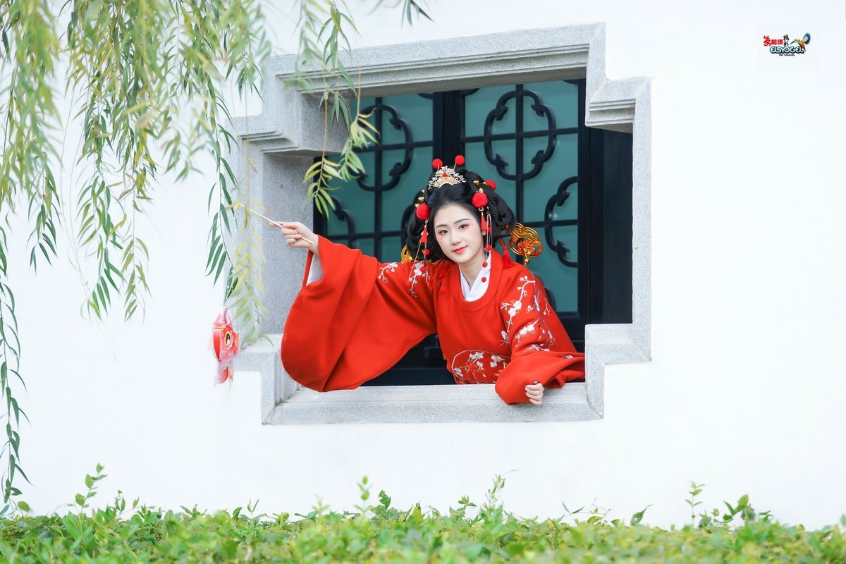 【新年财神少女】--- 半鹿