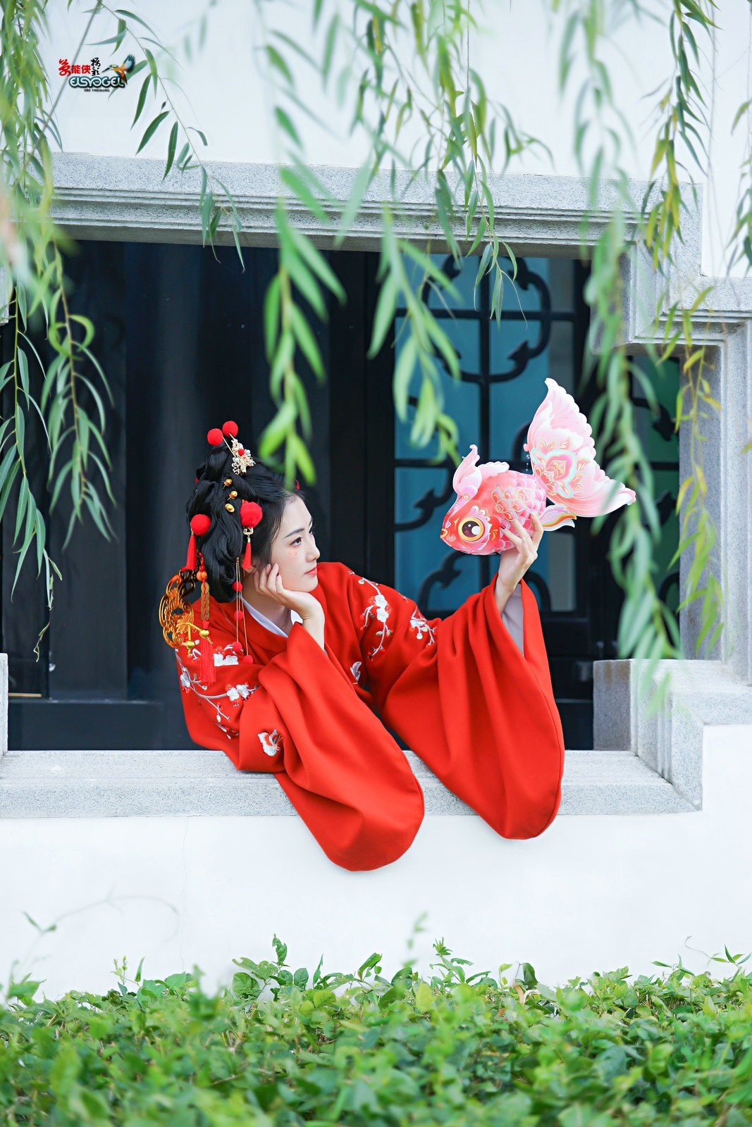 【新年财神少女】--- 半鹿