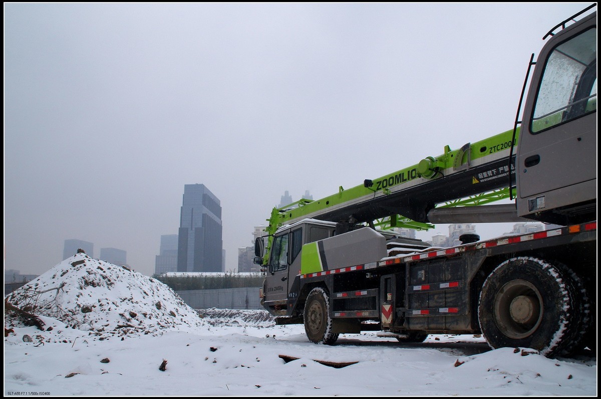 建筑工地雪景