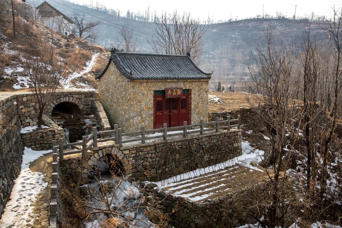 峭壁上的小山村（十）