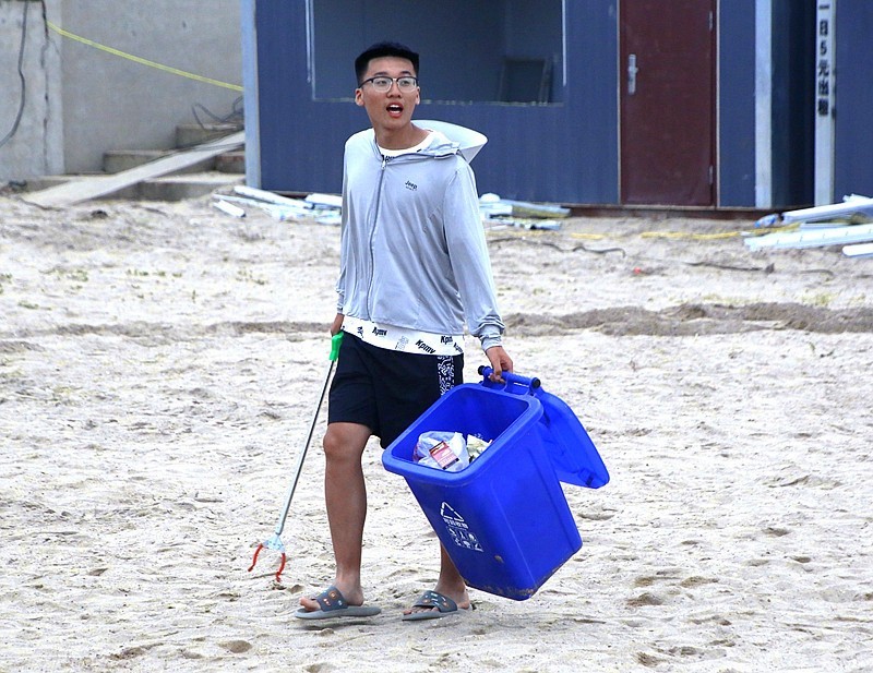 《不老松：纪实摄影》二游东戴河：海滨！环卫志願者！海滨丽人留影！