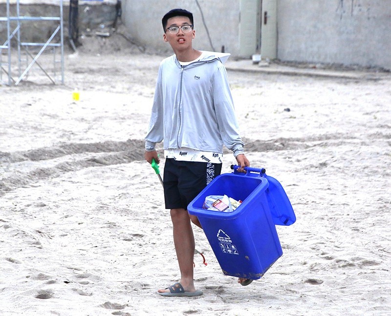 《不老松：纪实摄影》二游东戴河：海滨！环卫志願者！海滨丽人留影！