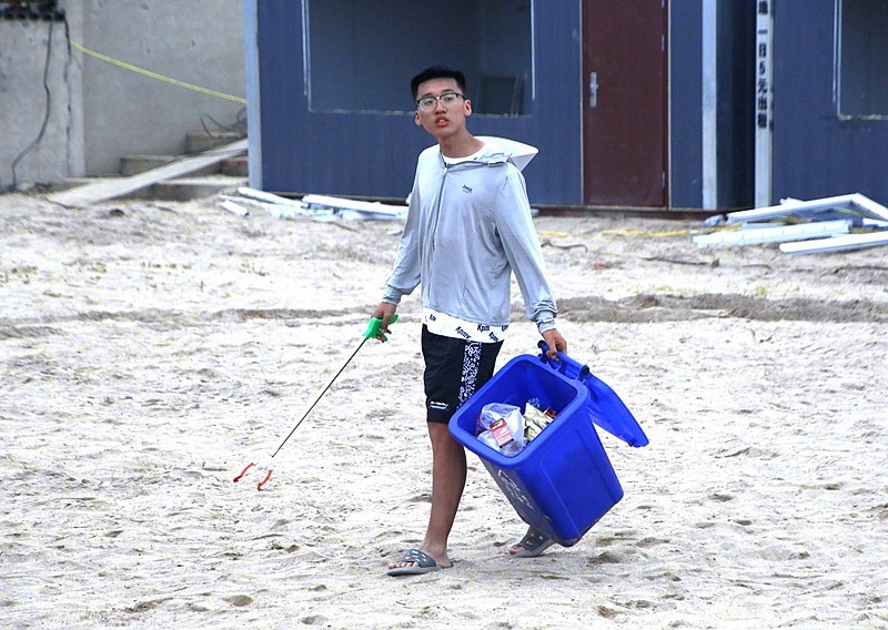 《不老松：纪实摄影》二游东戴河：海滨！环卫志願者！海滨丽人留影！