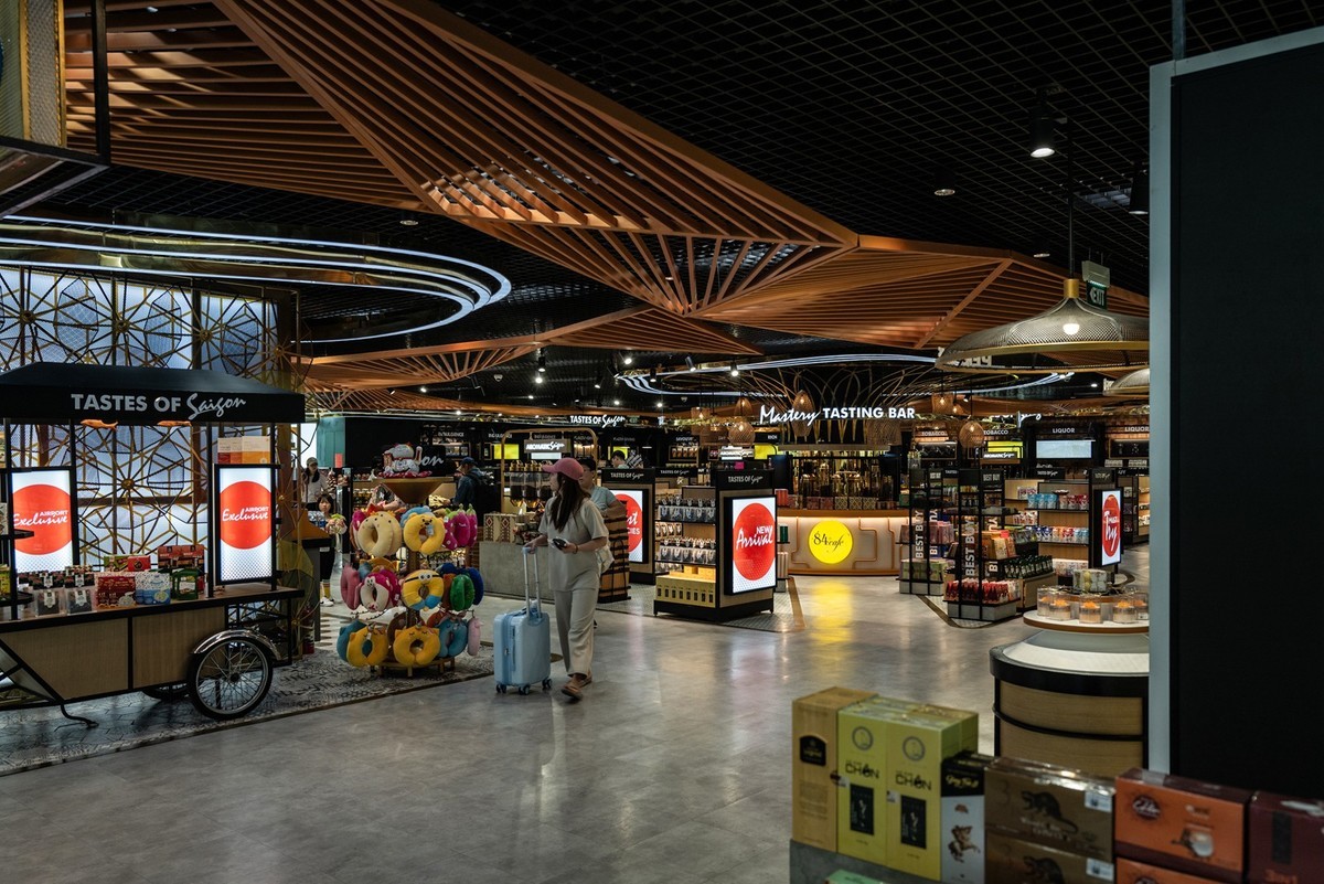 拜访好友江潍版主 -Lecia Q2（候机楼随拍）