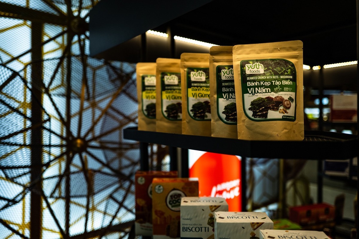 拜访好友江潍版主 -Lecia Q2（候机楼随拍）