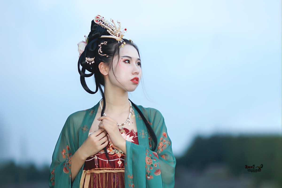 【晚秋古装美女】---小雅