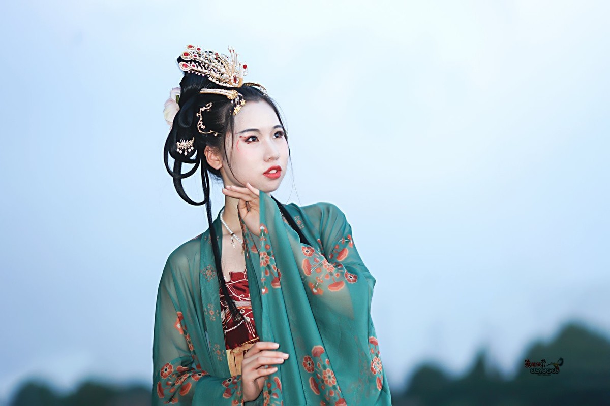 【晚秋古装美女】---小雅