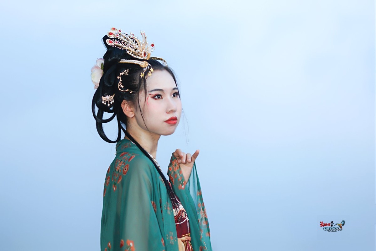 【晚秋古装美女】---小雅