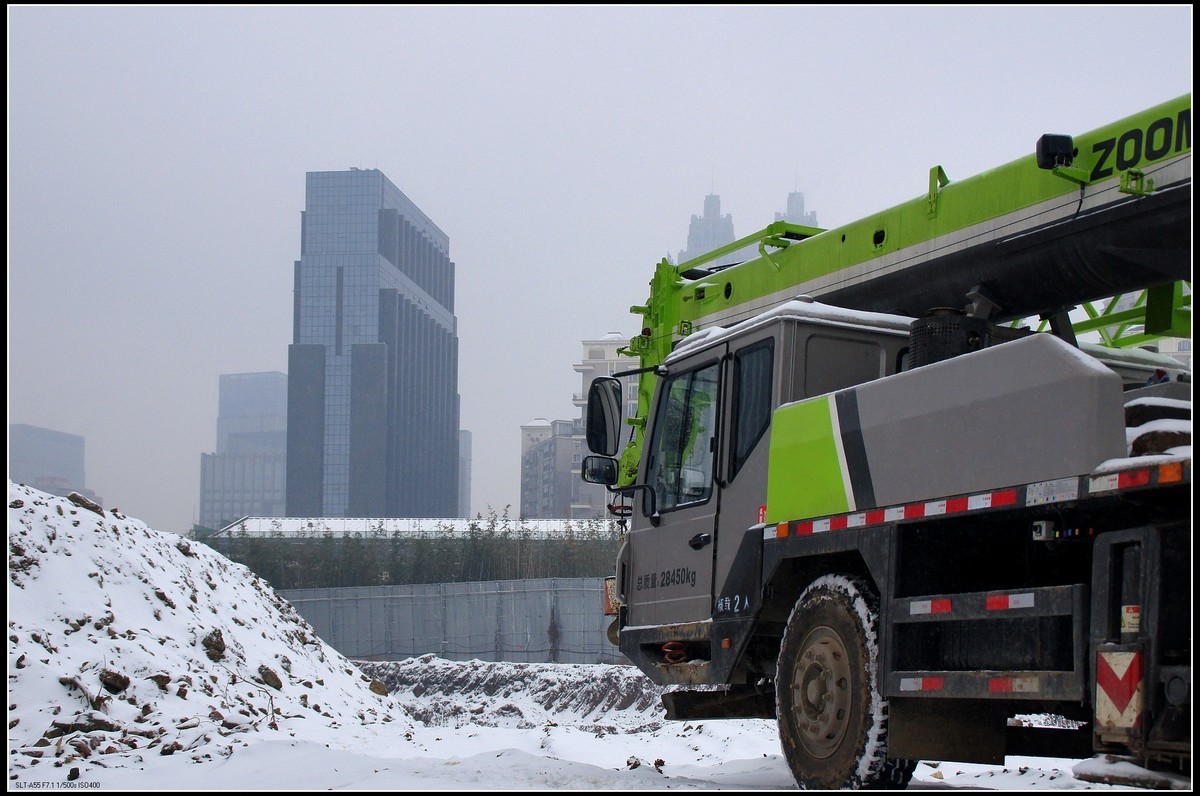 建筑工地雪景